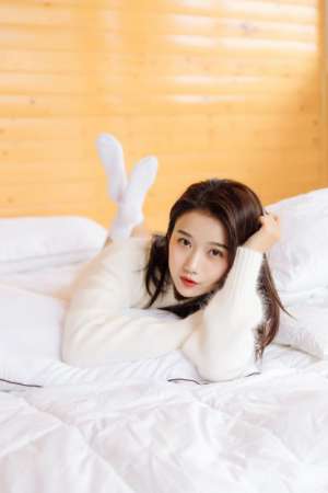 床上小嫩妹清新美女模特长腿玉足性感写真图片