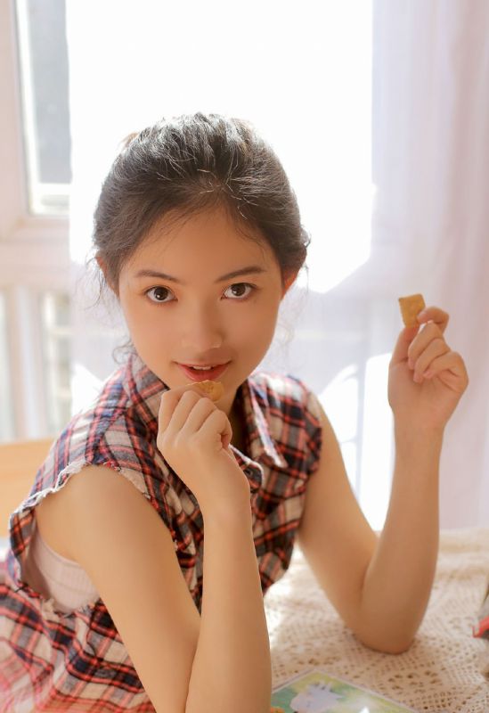 粉嫩青春少女私房内衣诱惑自然美女写真
