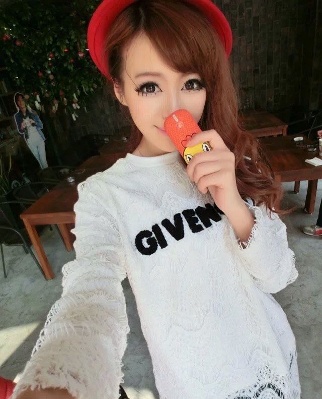 美女明星王曼妮可爱迷人自拍照
