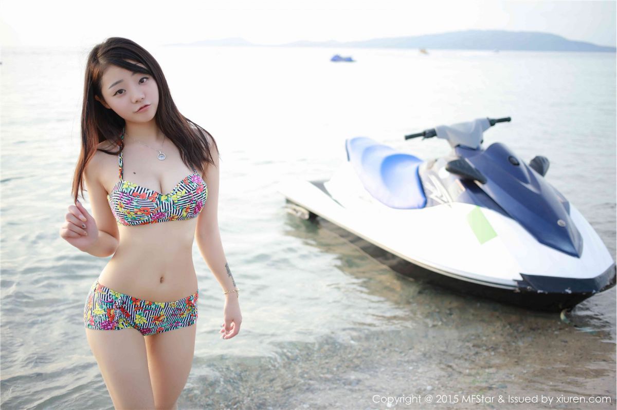 魅妍社宅男女神佘贝拉bella海边清凉泳装秀