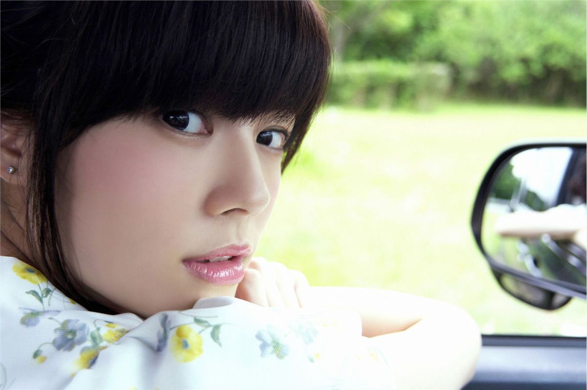 日本90后美女松川佑依子清新外拍