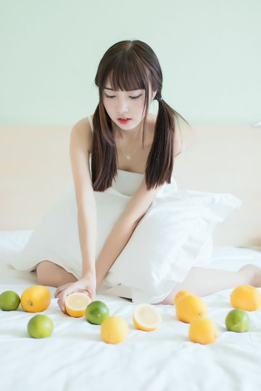 双马尾萝莉酸甜羞涩清纯唯美白嫩写真