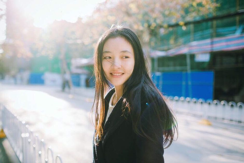 素颜美女吴倩街头迷人写真