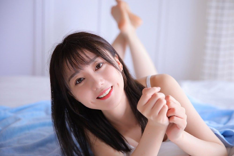 清纯美女御姐白嫩长腿玲珑有致写真
