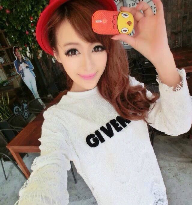 美女明星王曼妮可爱迷人自拍照