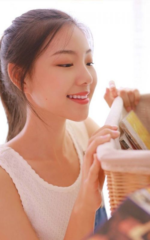 网络美女主播私房性感居家内衣酥胸诱惑写真