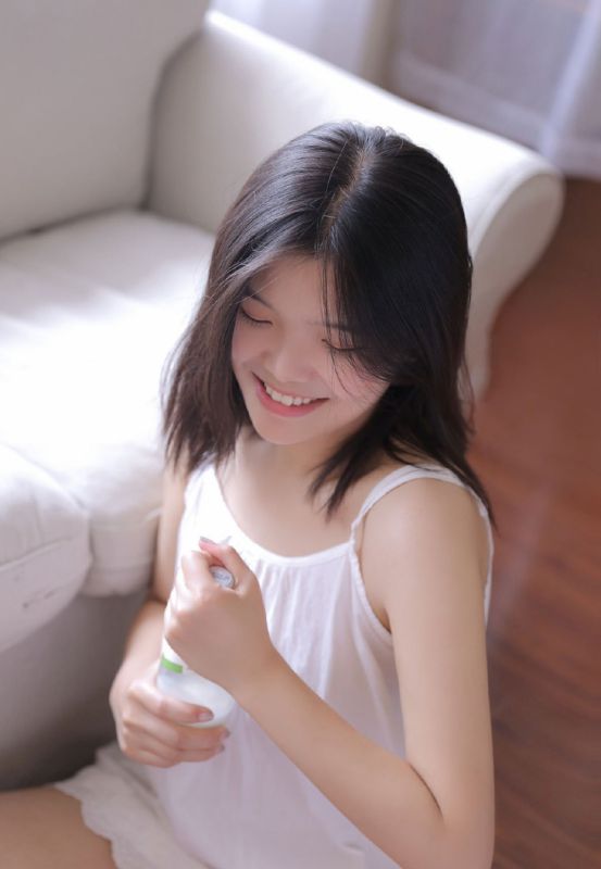 日系清纯少女私房长发唯美性感写真图片