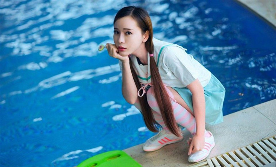 迷情校园学生妹丝袜诱惑大尺度姿势性感女人滦凑