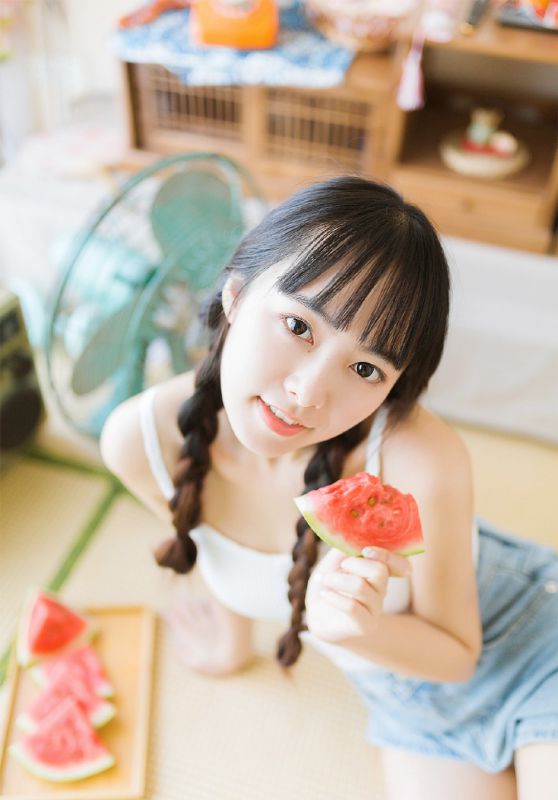 小清新短发网球少女失身胴体性感写真
