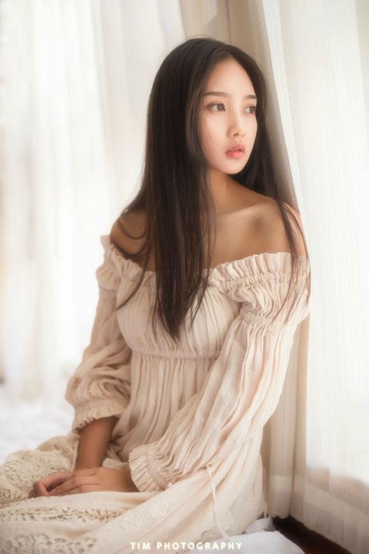 长发美女冷艳女神气质光滑玉体人体艺术性感写真