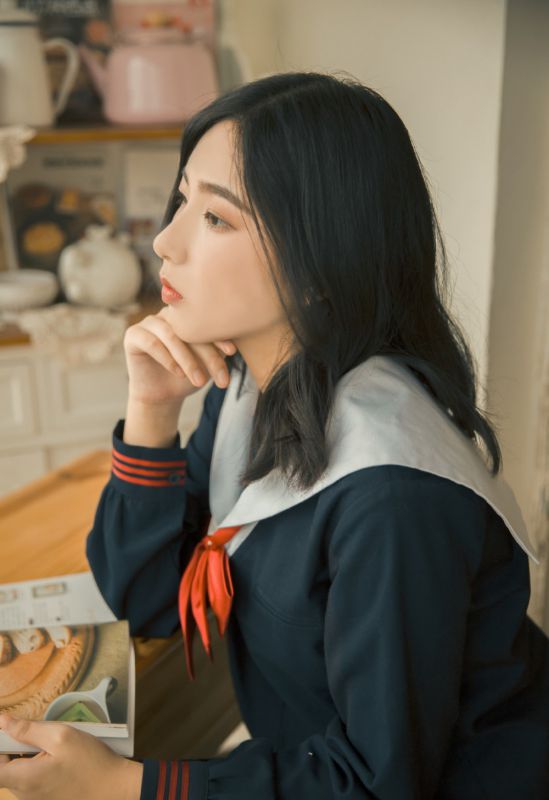 校园黑发学生妹清纯邪魅忧郁气质写真