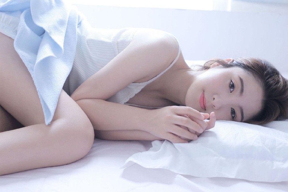 童颜巨乳国模少妇吊带内衣私拍全体超大尺度图片