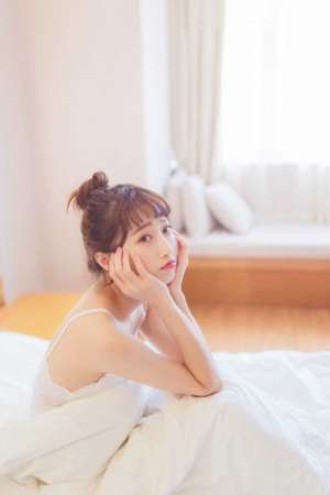 丰满蕾丝内衣吊带美女惹火香艳性感人体艺术写真图片
