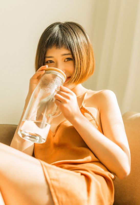 吊带裙短发少女唯美丰韵美腿写真