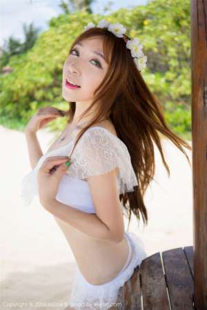 性感美女黄歆苑户外诱人写真集