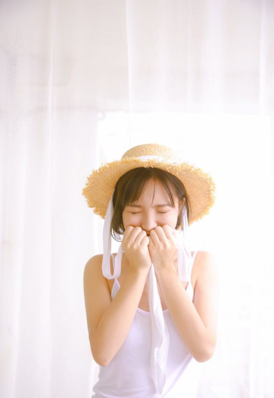 白嫩人妻吊带背心私房唯美朦胧小清新写真