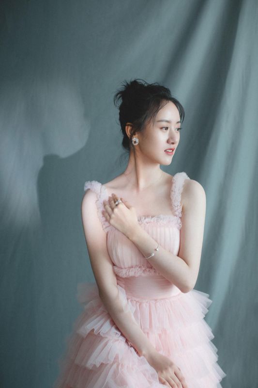 氧气少女袁冰妍粉色长裙骨感香艳唯美写真