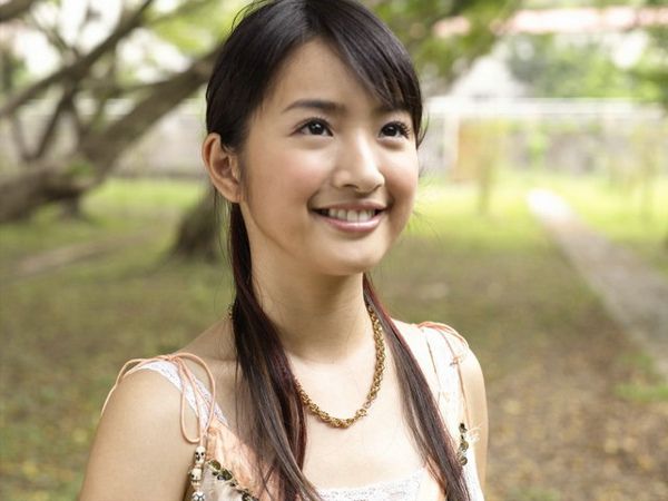 台湾邻家女孩林依晨清纯迷人写照
