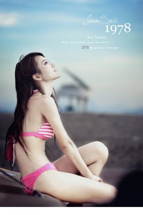 性感美女海边比基尼诱惑小私房