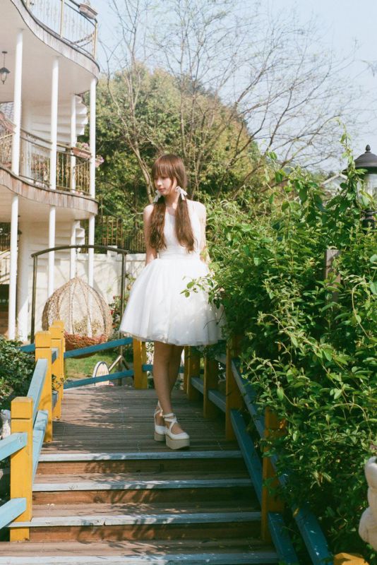 清纯美女婚纱短裙写真唯美迷人