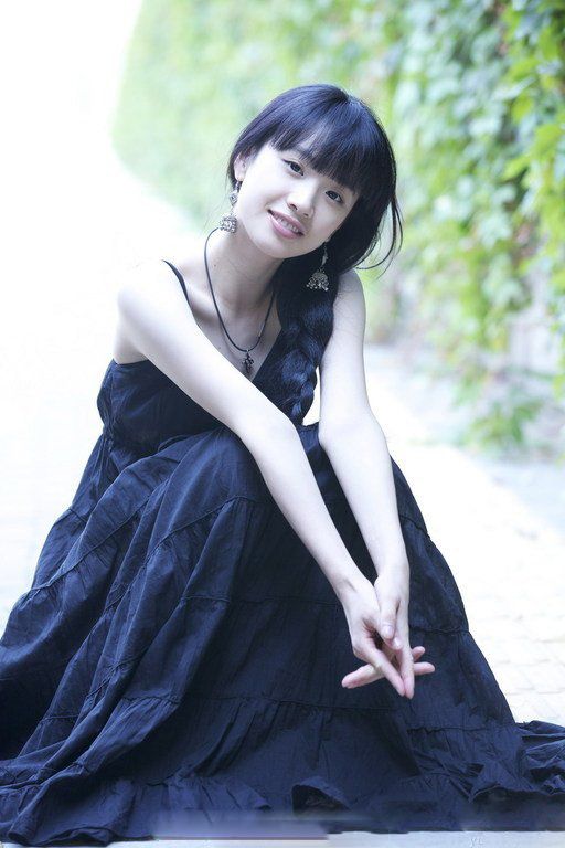90后女演员李梦素颜迷人写真照