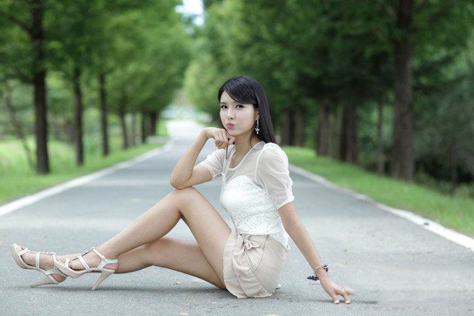 韩国清纯校花野外迷人写真