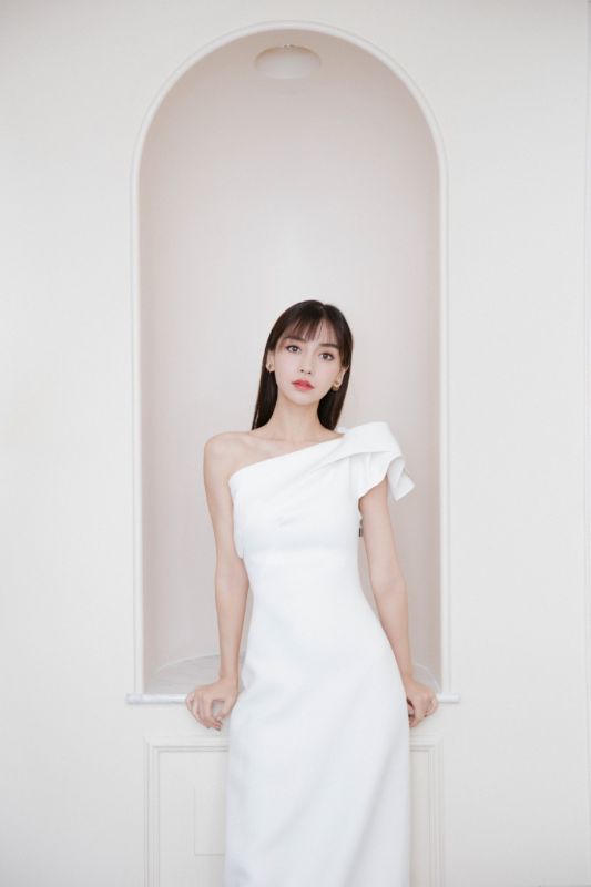 冷艳御姐angelababy火辣礼裙丰盈香肩图片