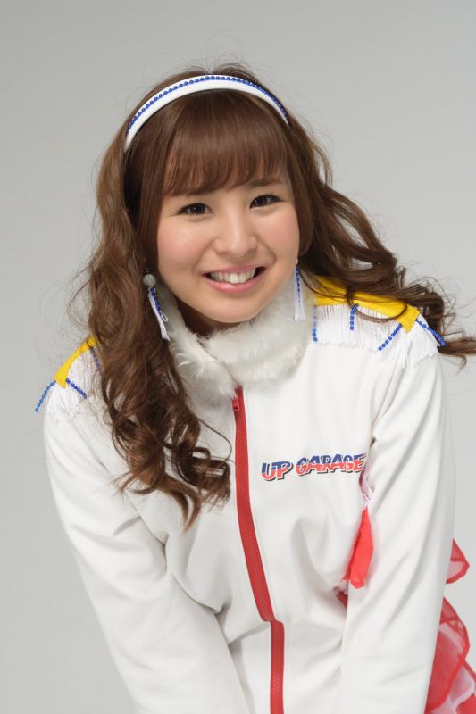 日本赛车女郎安田七奈私房美照可爱迷人