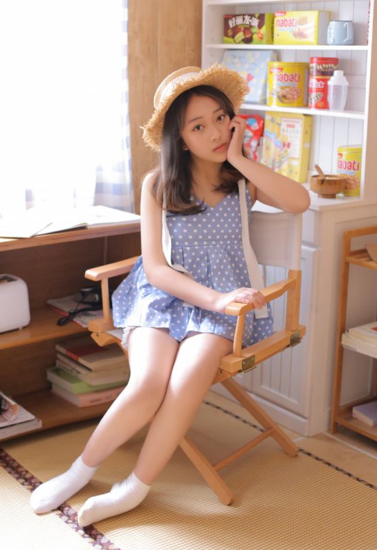 邻家女孩清纯美腿私房大姐姐气质写真