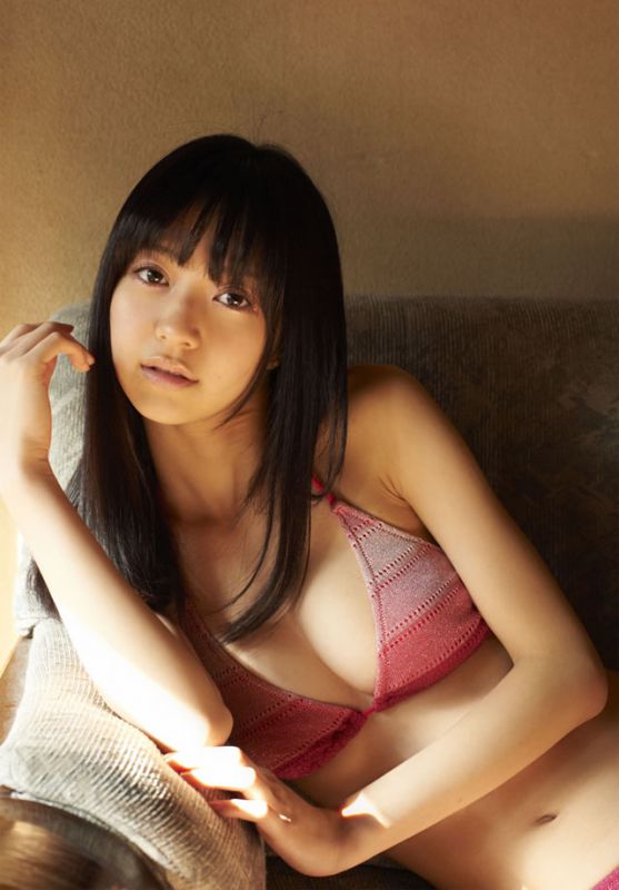 日本美女逢泽莉娜清新街拍大片