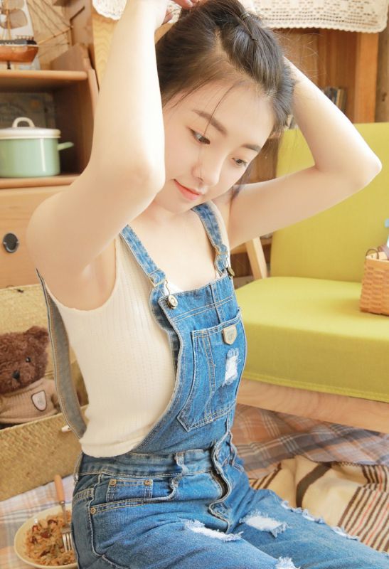 邻家素颜女孩牛仔裤清新可爱写真