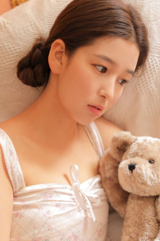 古典名媛气质美女吊带内衣梦幻唯美清纯尤物图片
