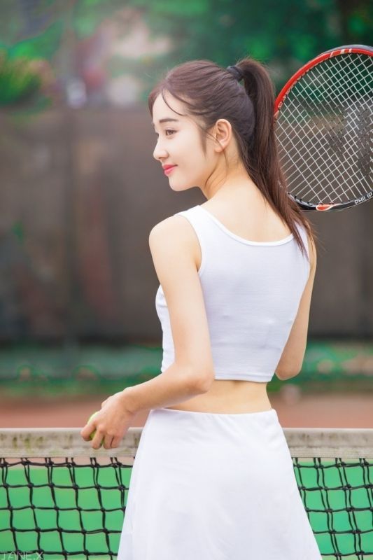 校园运动少女美乳深沟长腿美女球场性感写真