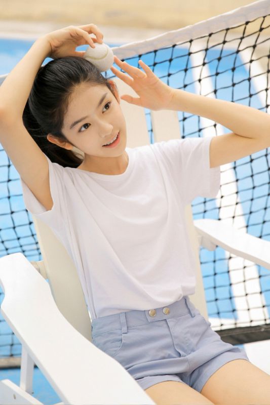 校园运动少女热裤长腿白T干净阳光写真
