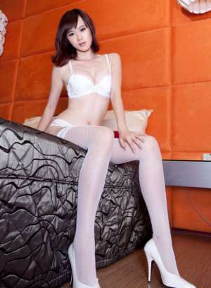 妖娆黑丝内衣美女Tina私房写真