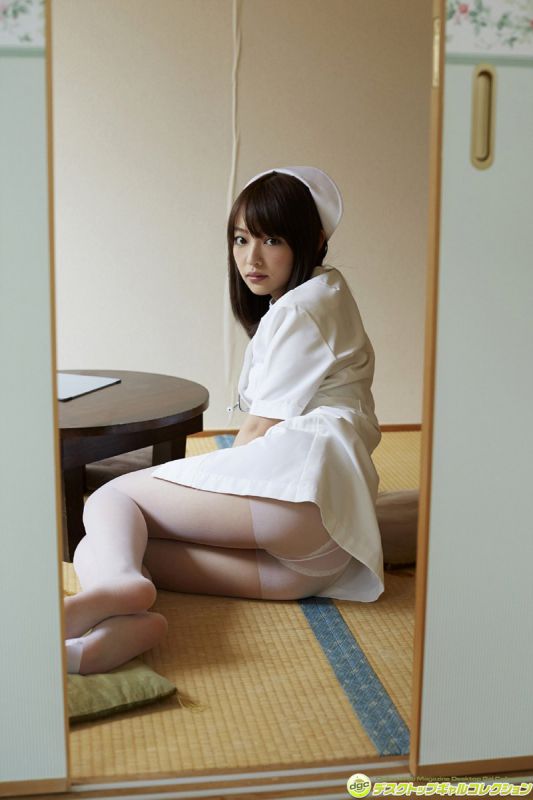 日本美女私房护士装性感写真