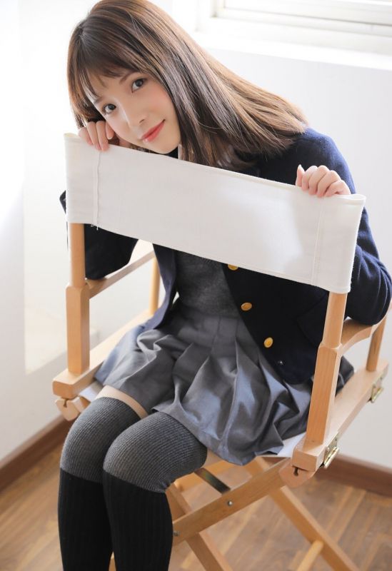 漂亮好看的校花美女性感制服诱惑写真