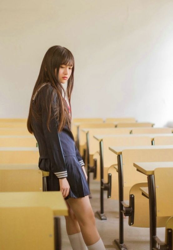 高颜值日系少女水手服丰盈白皙美腿火辣性感图片