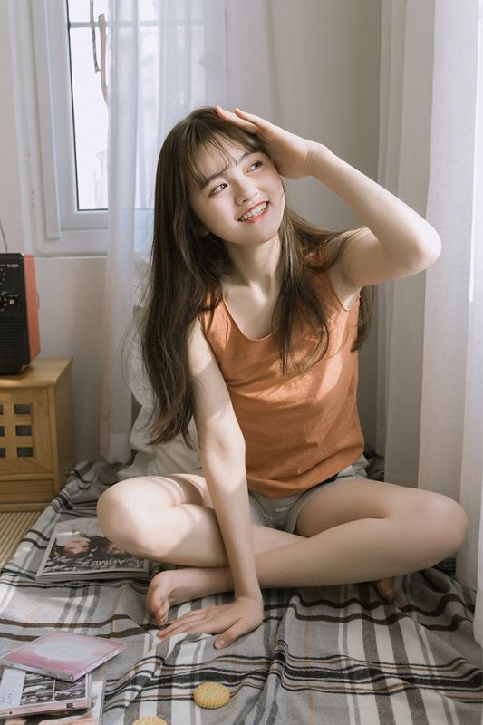 清纯甜美女孩私房美足白嫩肌肤尤物写真