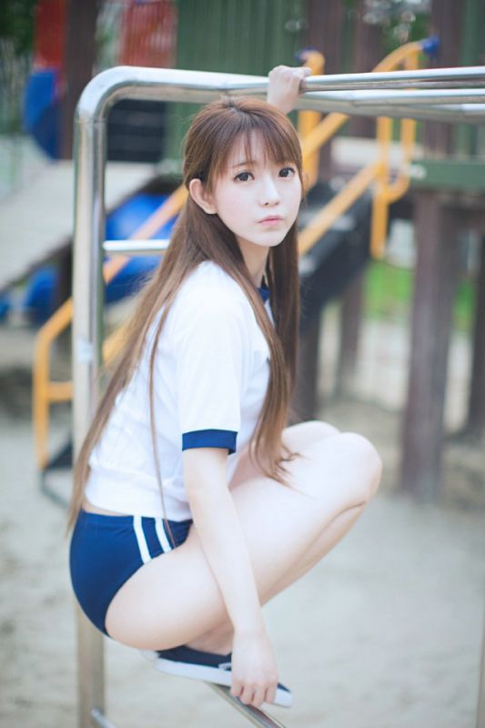 韩国女孩演绎性感运动风