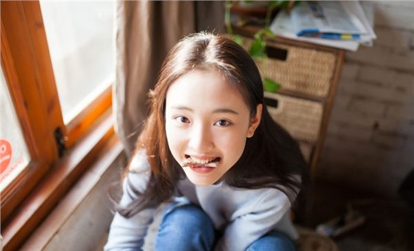 邻家女孩室内清纯唯美写真