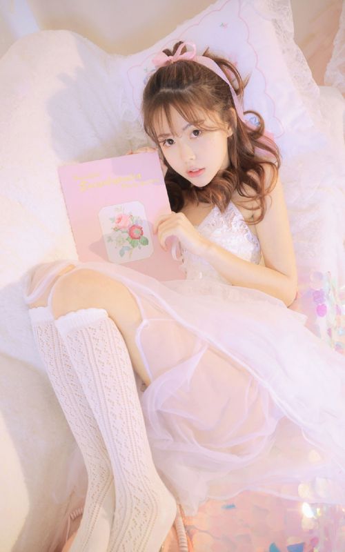 薄纱内衣粉嫩美女长腿白丝清纯甜美养眼写真