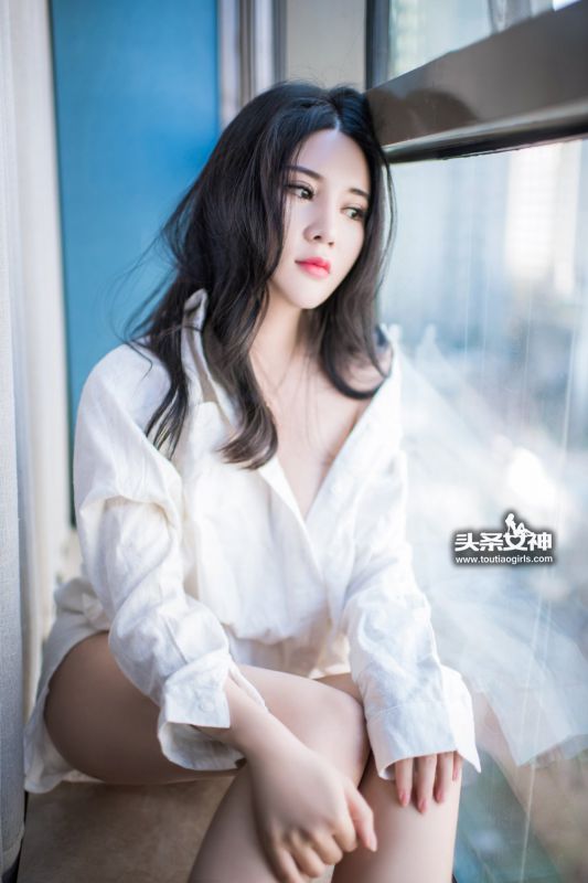 漂亮美眉图片SukkiQ可儿家居服私拍照