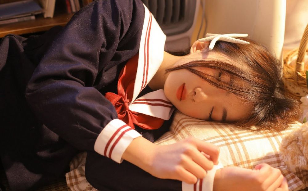 日系校园美女水手制服养眼火辣吸晴美腿写真