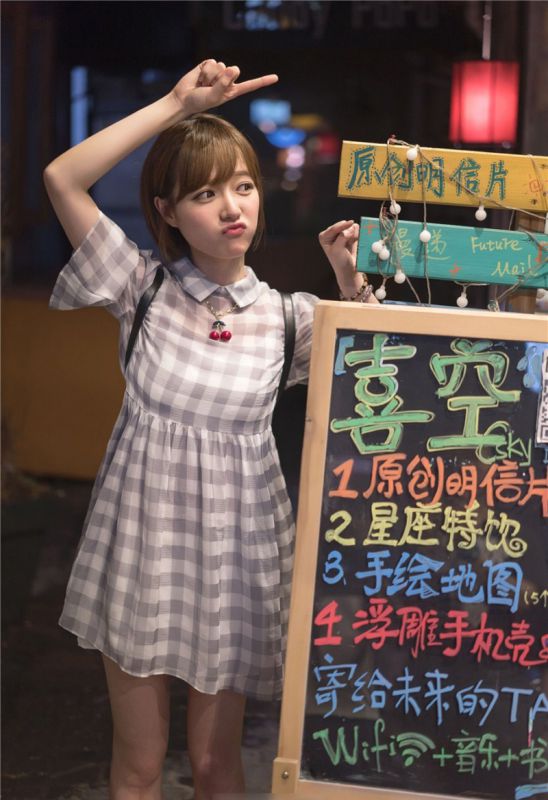 甜美短发女孩青涩写照