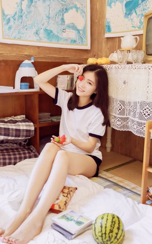 运动服美女日系居家美女性感私房写真