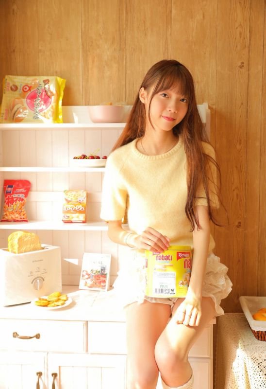 长发白丝美女模特甜美可爱清纯性感居家写真