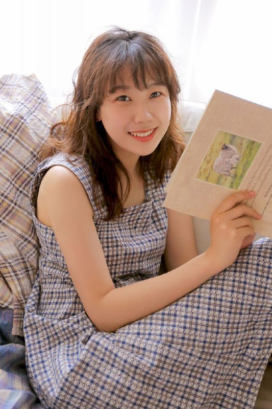 自然美女吊带长裙性感私房治愈养眼写真