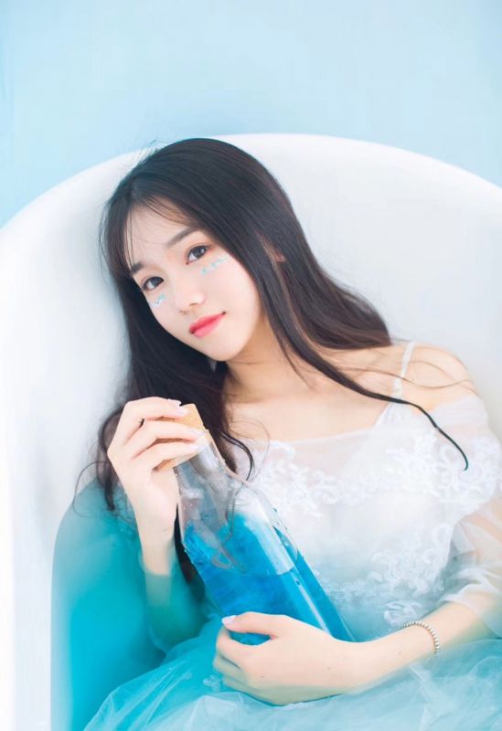 美女洗澡粉嫩妖娆甜美女孩写真