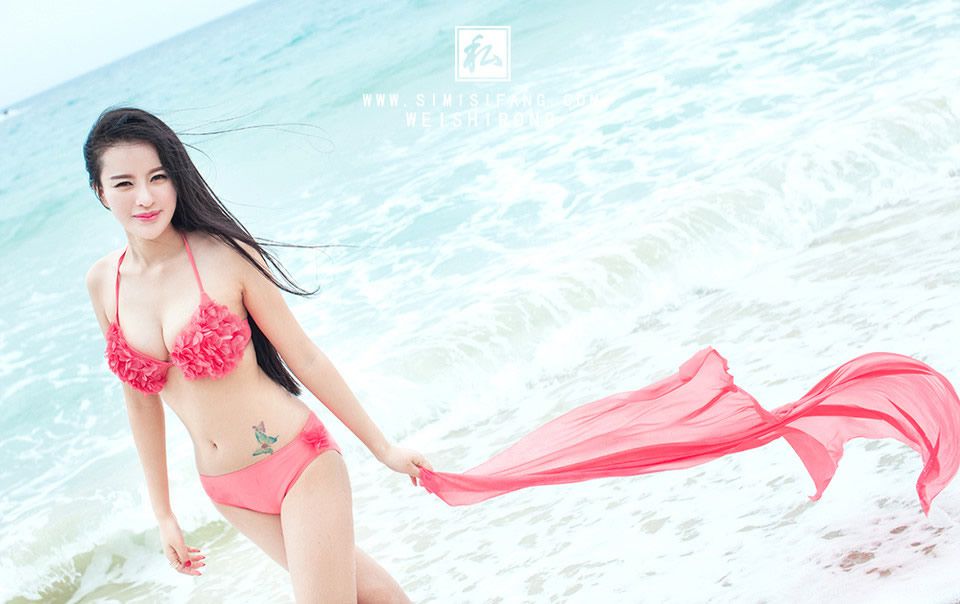 丰满美女海边比基尼诱惑写真